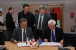 ITER Director-General Kaname Ikeda (left) and Frank Briscoe, Head of "F4E" signing Procurement #33 for the divertor's inner vertical targets.
