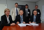 Standard procedure for a non-standard endeavour: (1. row f. left) Francoise Flament, Head of ITER Contract & Procurement Division, Deputy Director-General Yong-Hwan Kim and CESI Director Domenico Villani; Ivone Benfatto, head of the ITER Electrical Engineering Division; CESI Marketing Manager Andrea Meola; and Marino Valisi.