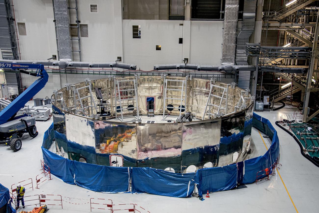 Cryostat_Thermal_shield_from_stairs_small.jpg