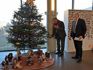 Mayor_BB_tree_lighting_2_smaller.jpg