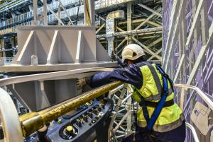 Ass_Hall_Beam_CNIM_Workers_4.jpg