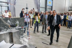 Cryostat_event_23-07-19_champagne.jpg