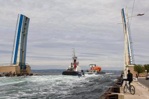 PF6_crossing_Martigues_1.jpg
