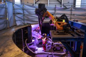 Cryostat_lid_Kuka_Robot_1_small.jpg