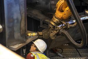 Cryostat_lid_Kuka_Robot_close-up_small.jpg