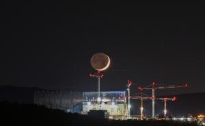 Moon_sets_over_ITER_2_small.jpg