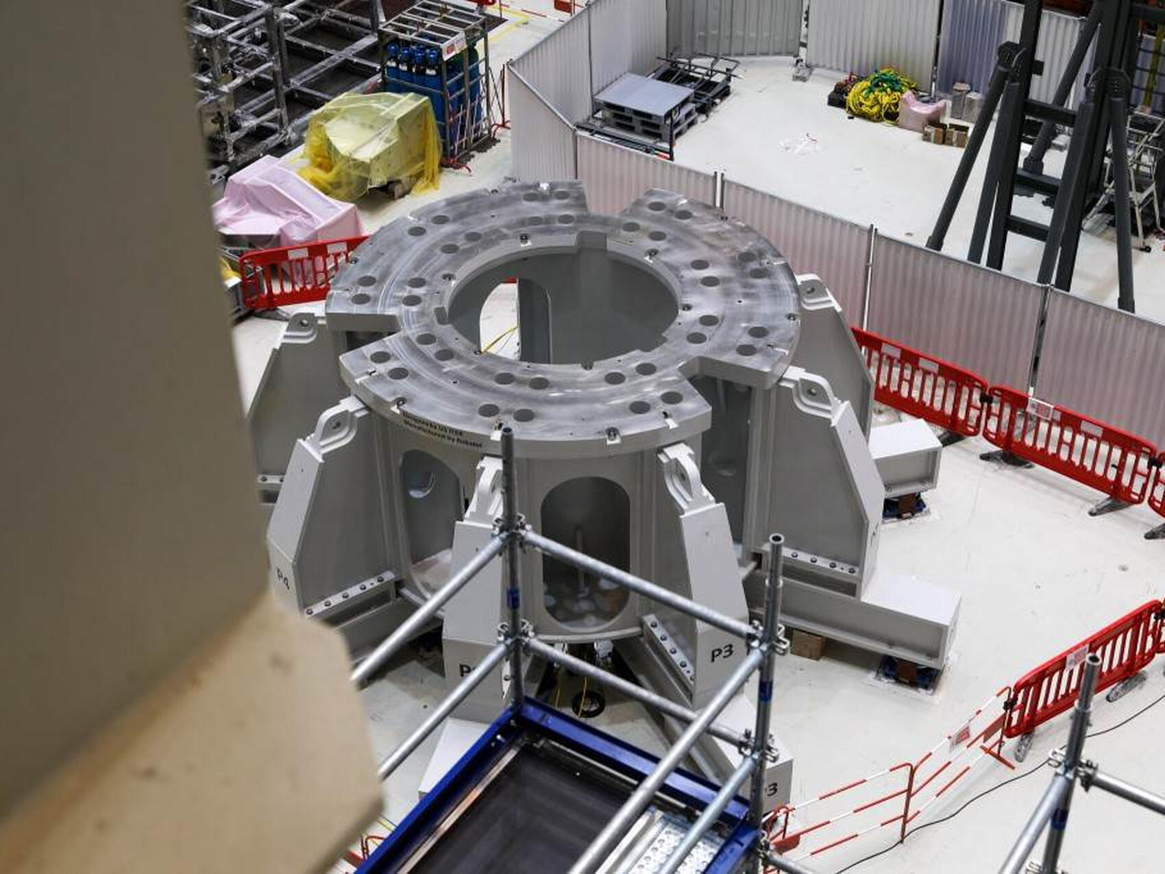 Une plateforme pour le solénoïde central