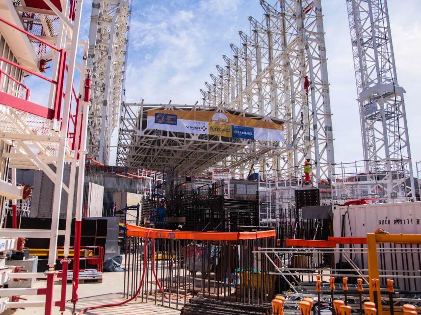 Opération toit, vue de la fosse 