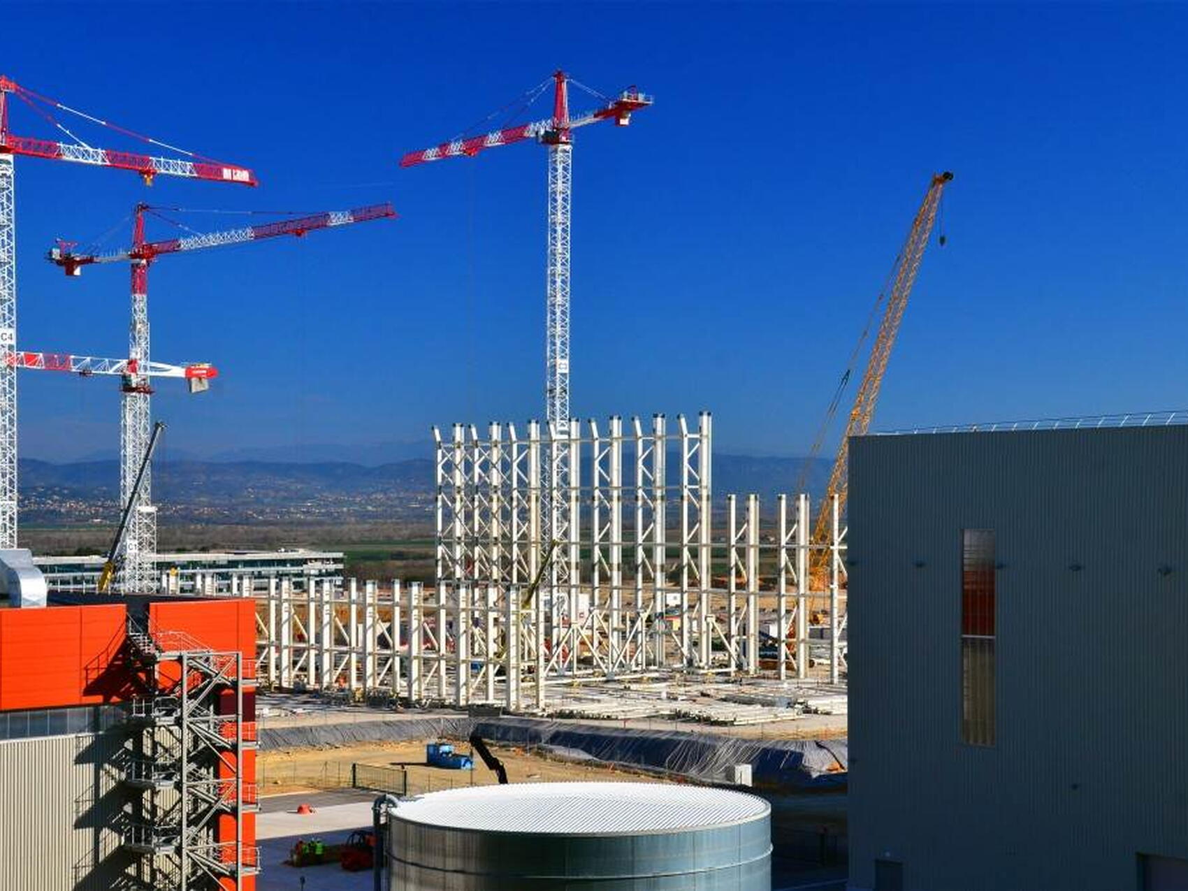 Une troisième rangée de piliers