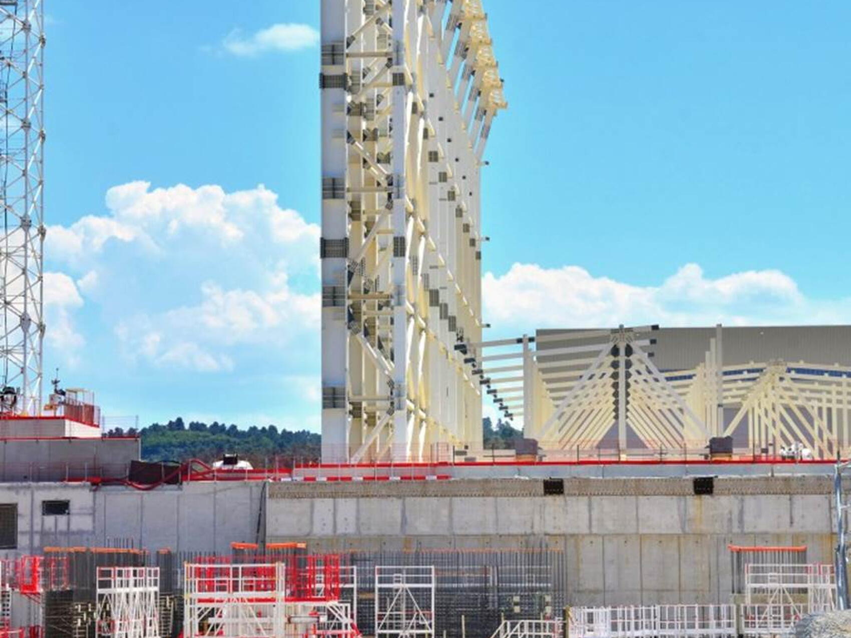 Tous les regards vont vers le haut