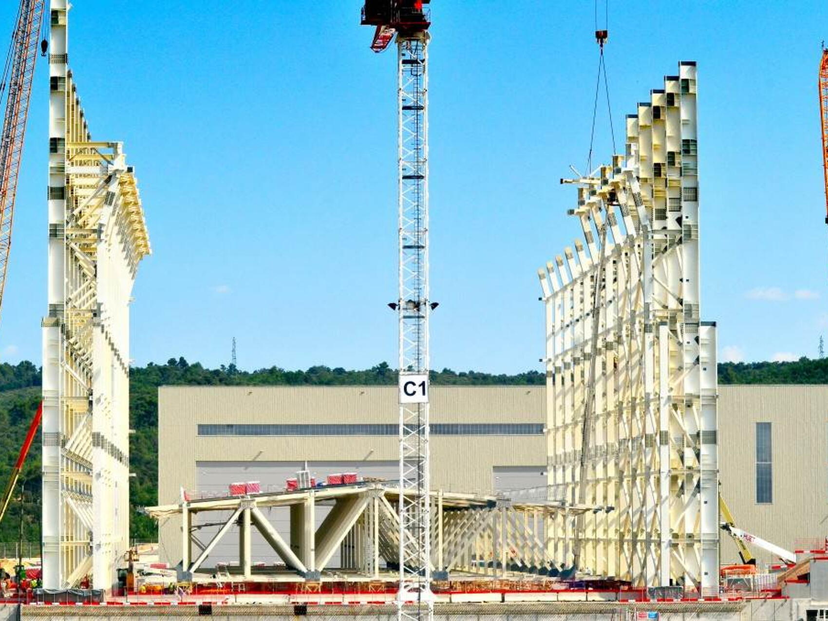 Structures latérales bientôt en place