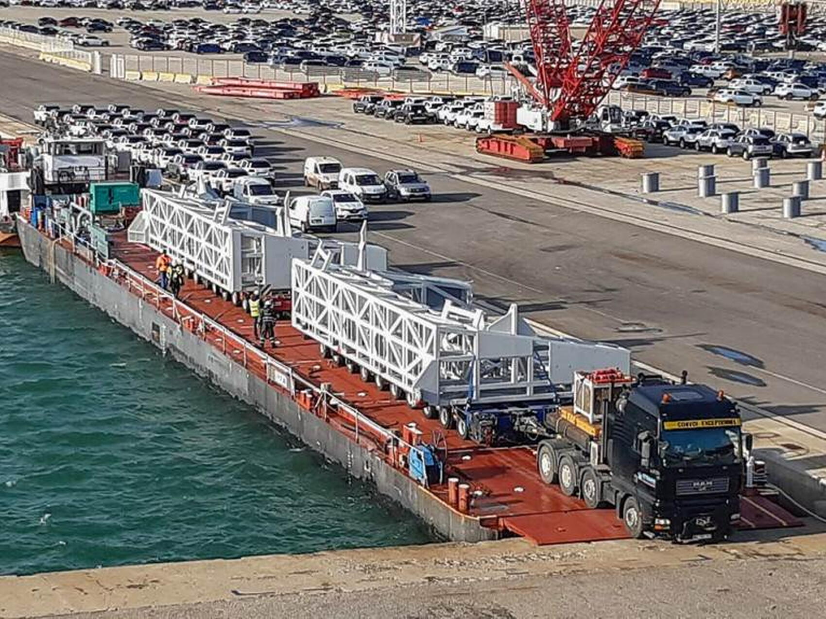 Assembly support frames arriving