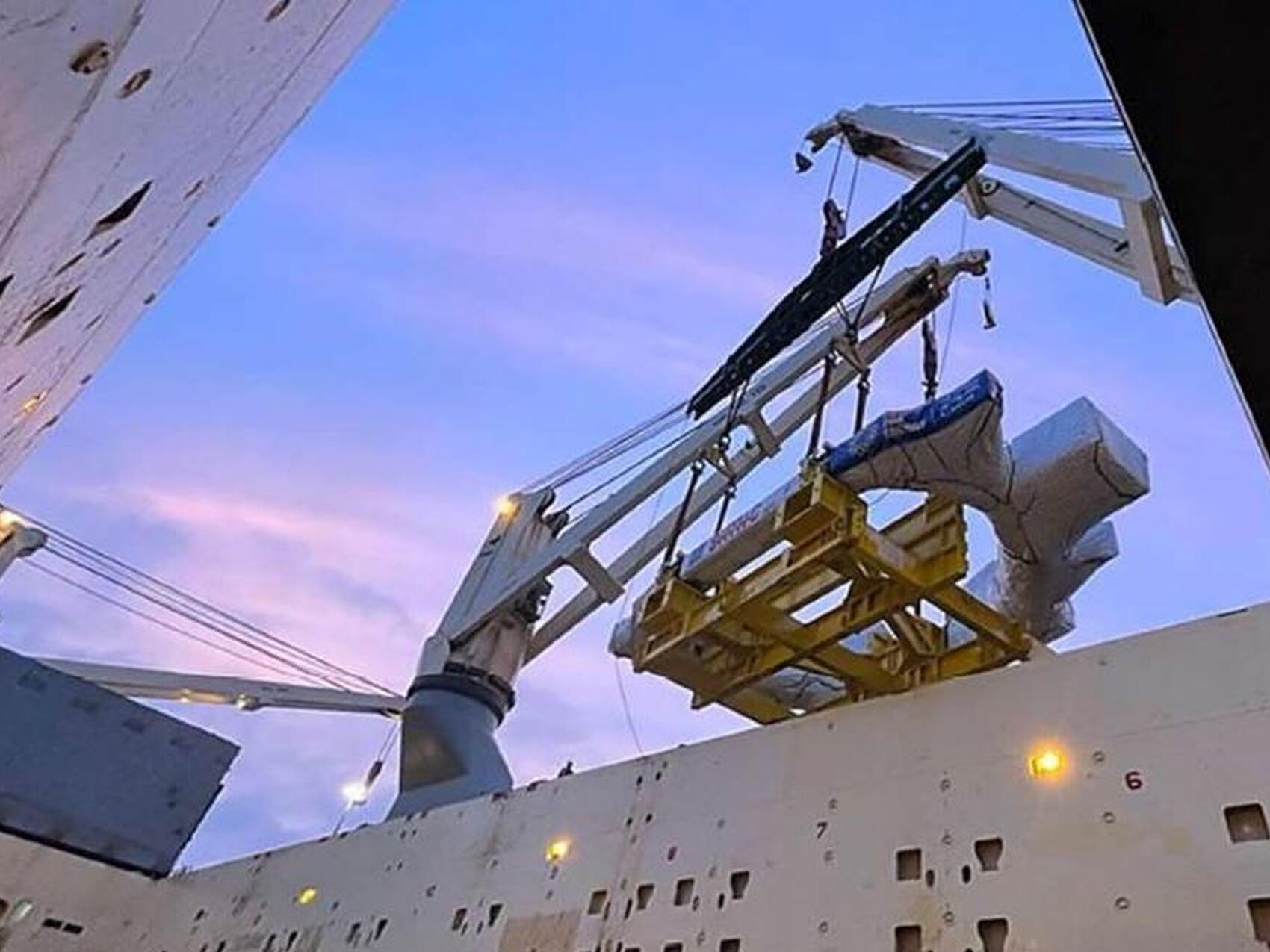 Last toroidal field coil loaded in Italy