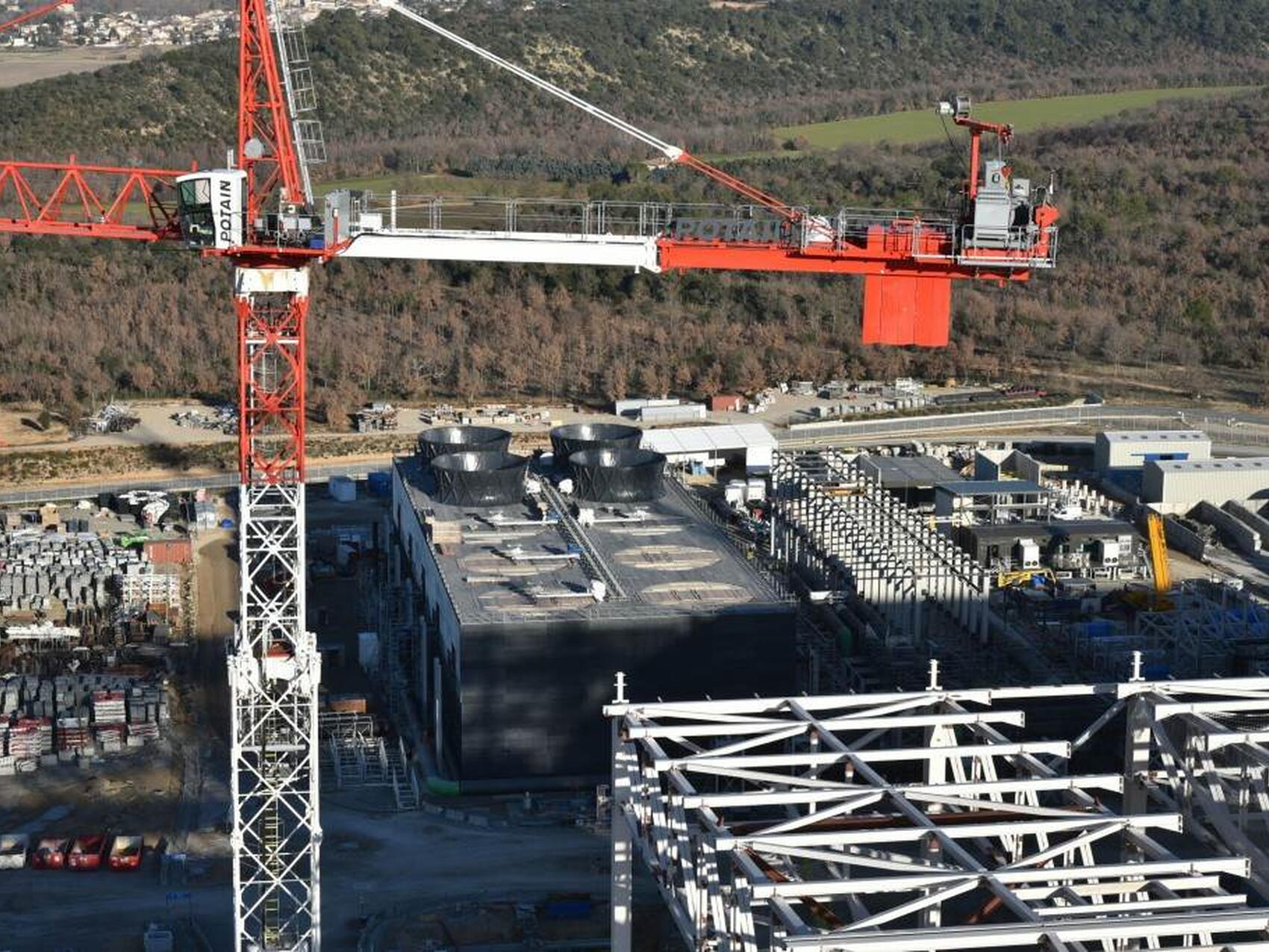 Tours de refroidissement : installation en cours