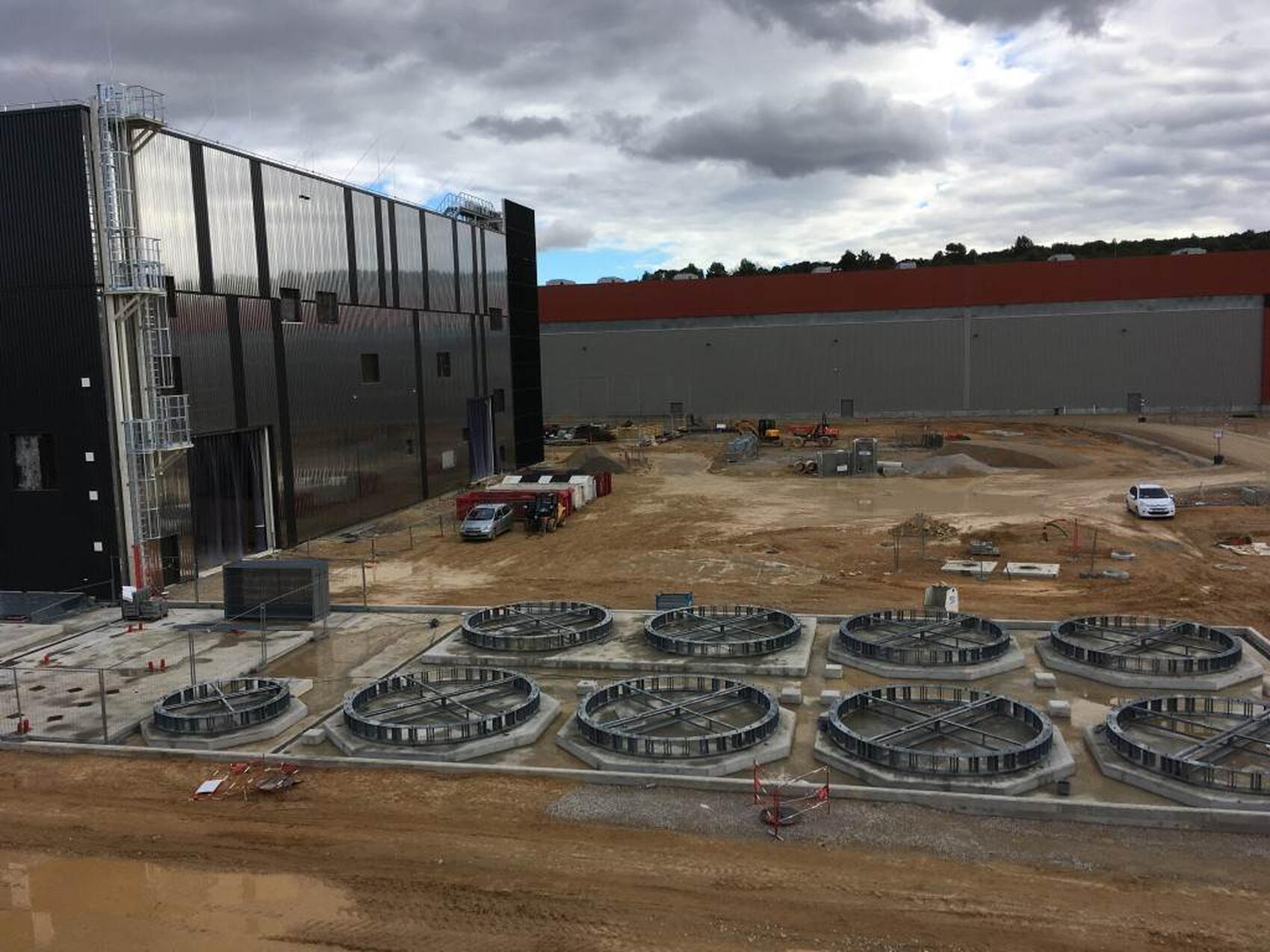 Les socles sont en place