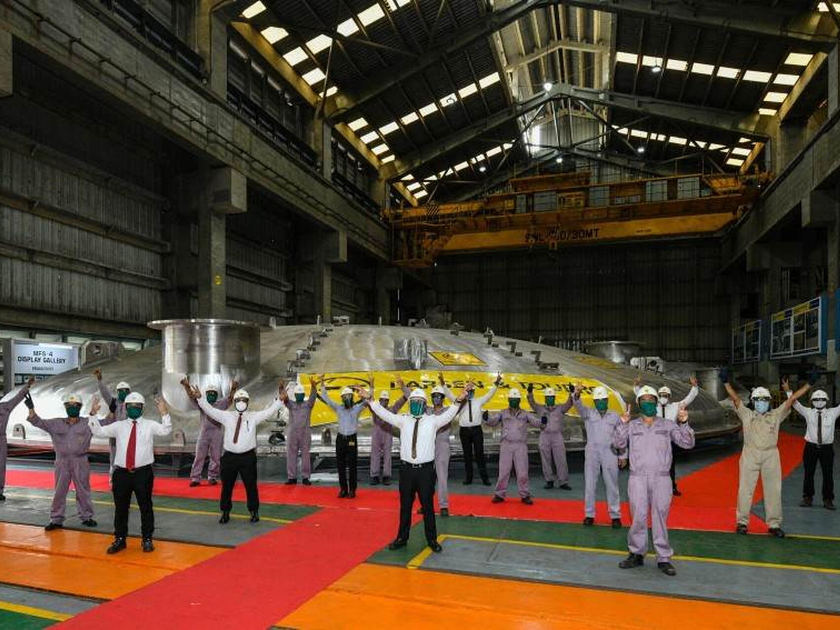 650-tonne lid, temporarily assembled