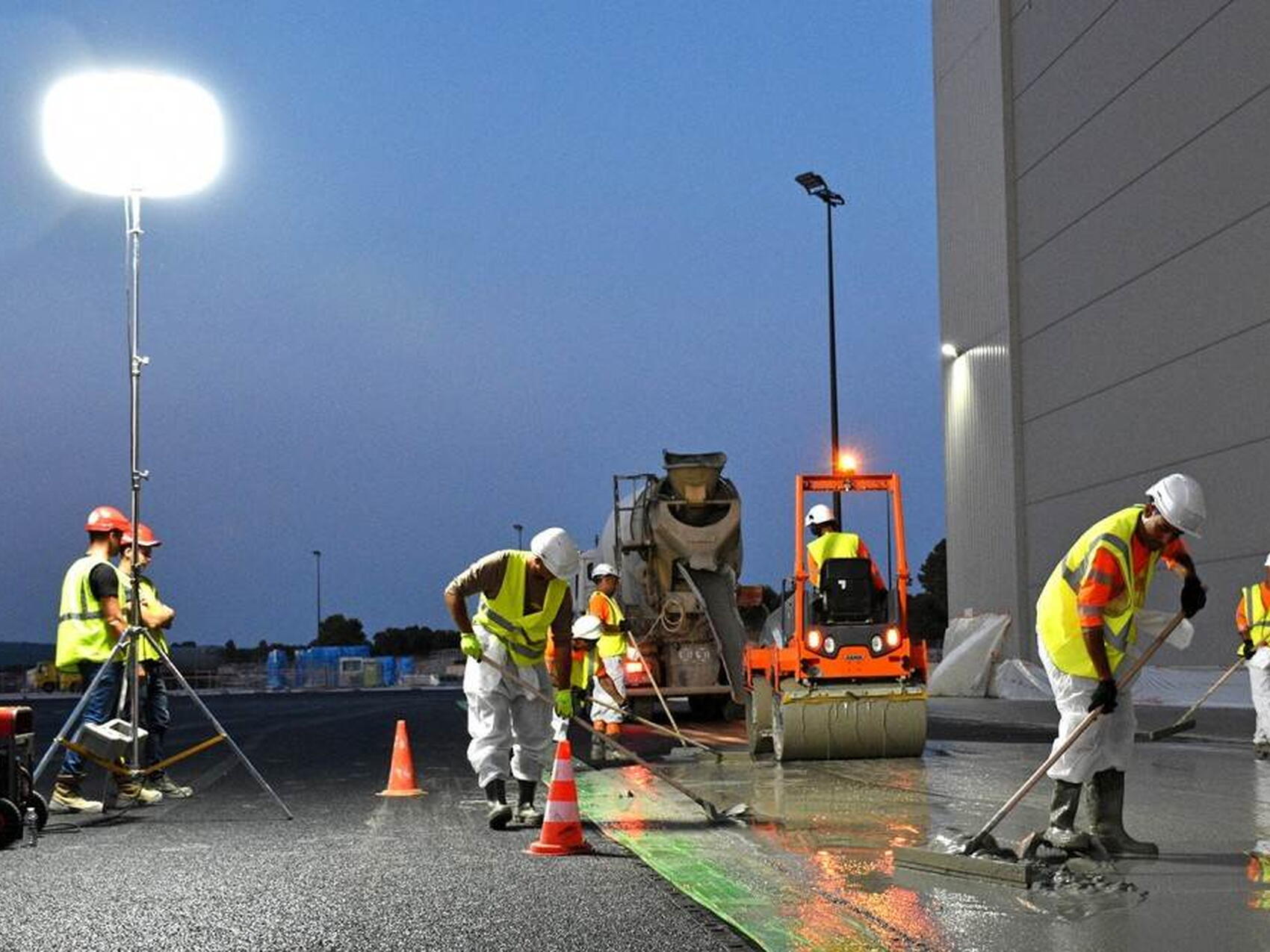 A runway for the cryostat