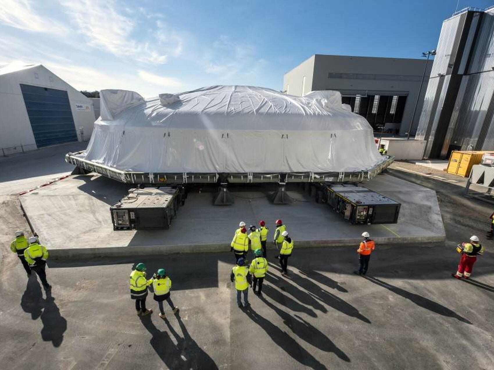 900 tonnes of dead weight