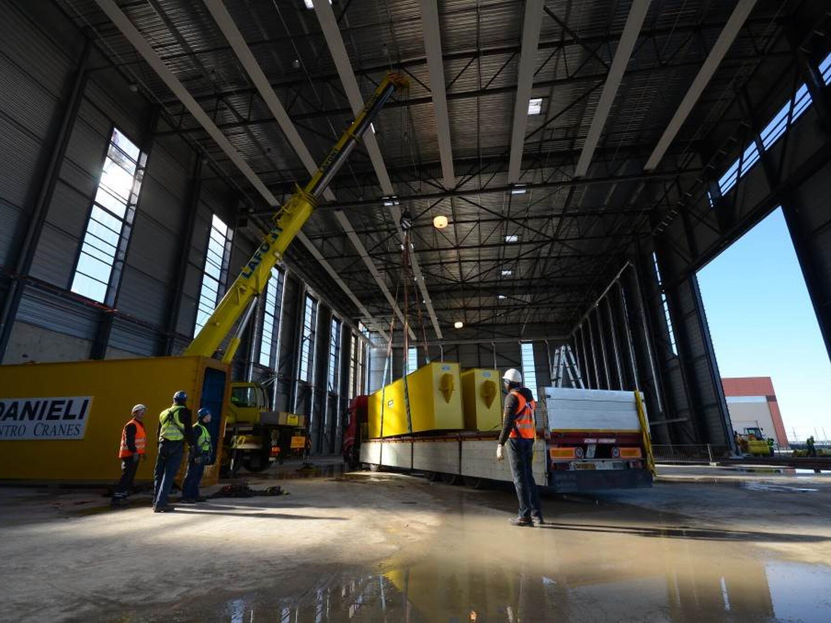 Un pont-roulant en pièces détachées