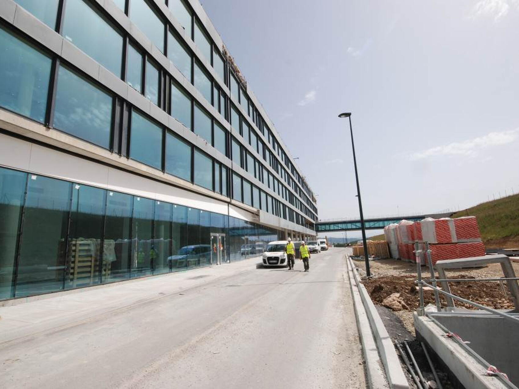 En contrebas de la plateforme