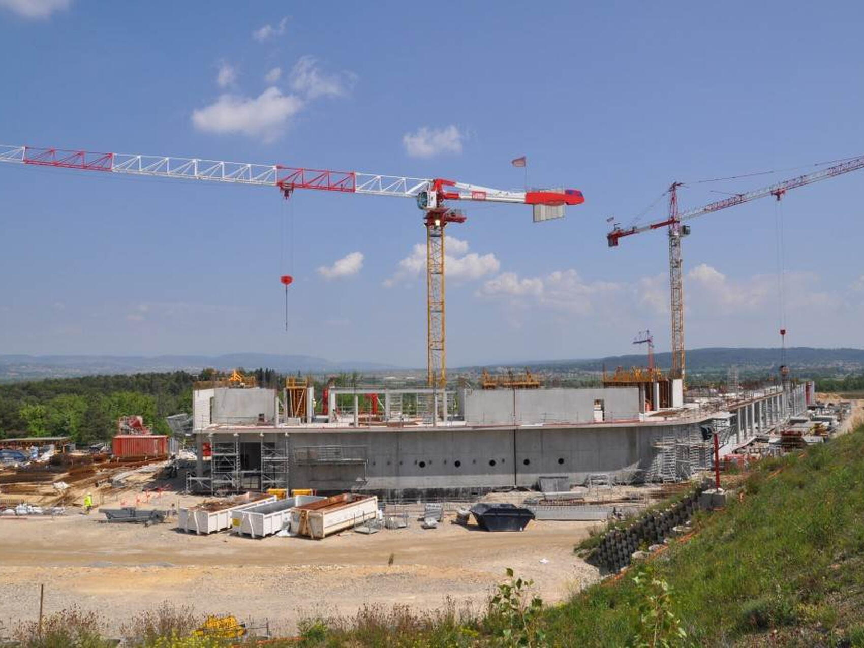 La façade sud-est fait face à la plateforme