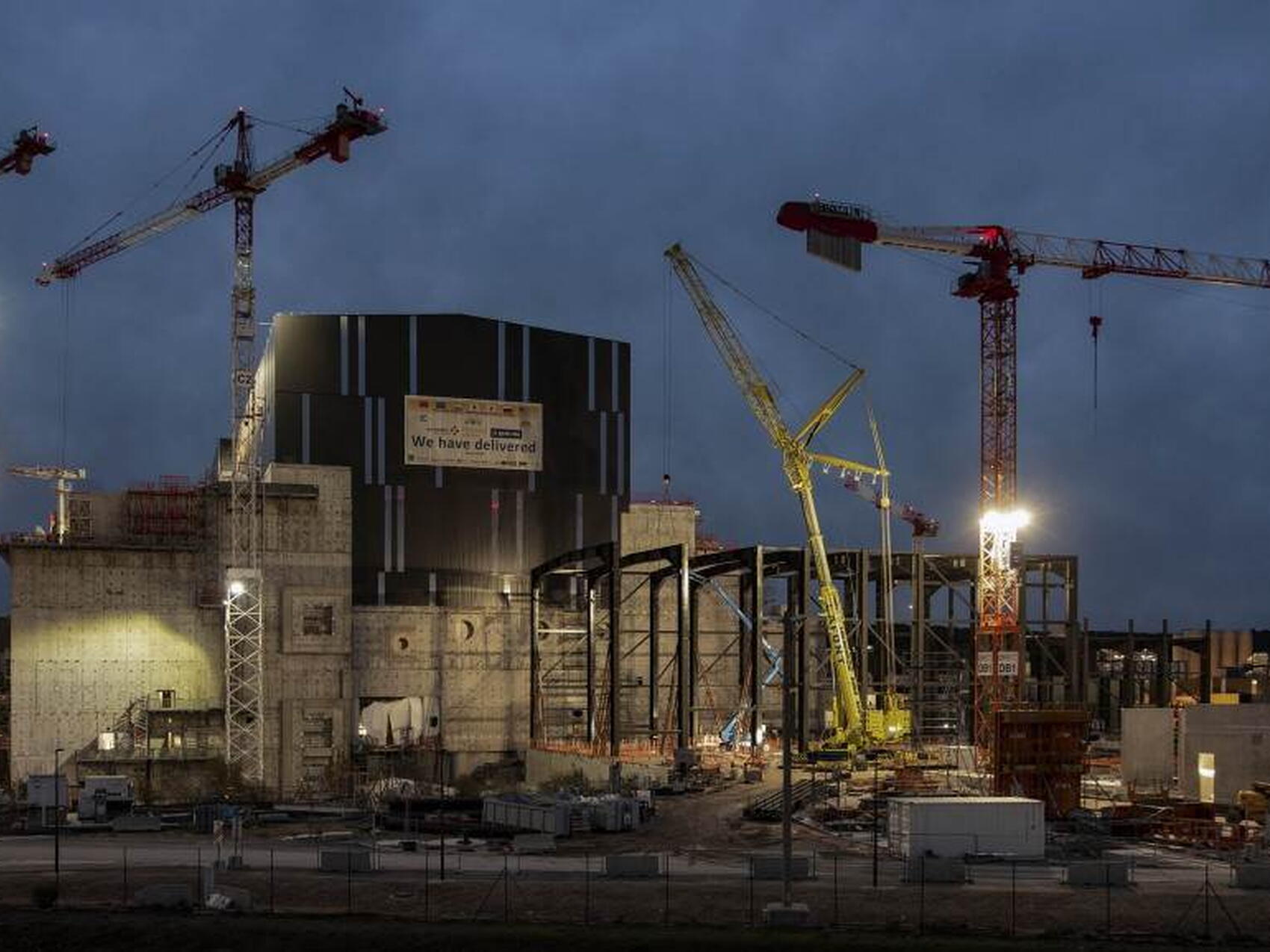 Last structural beams are up