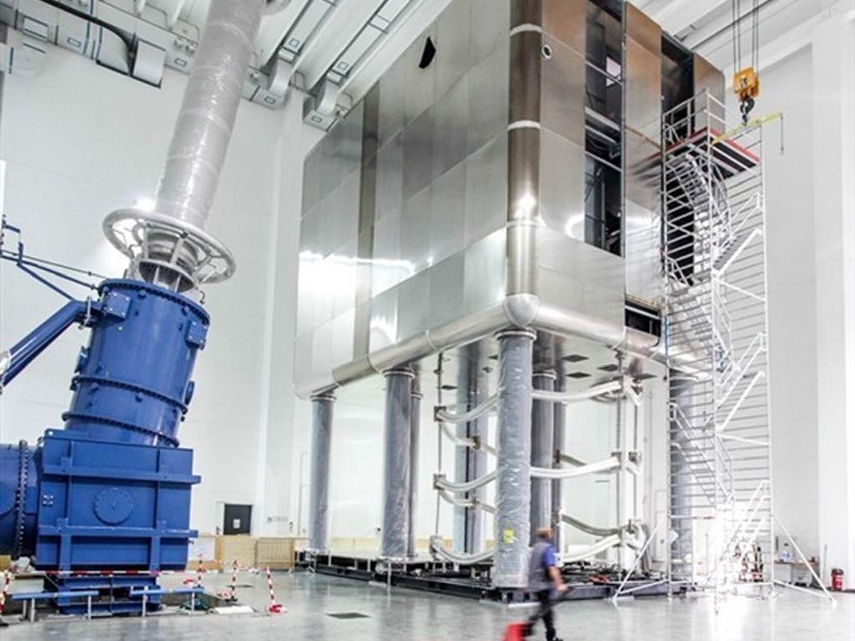 High voltage deck delivered by Europe