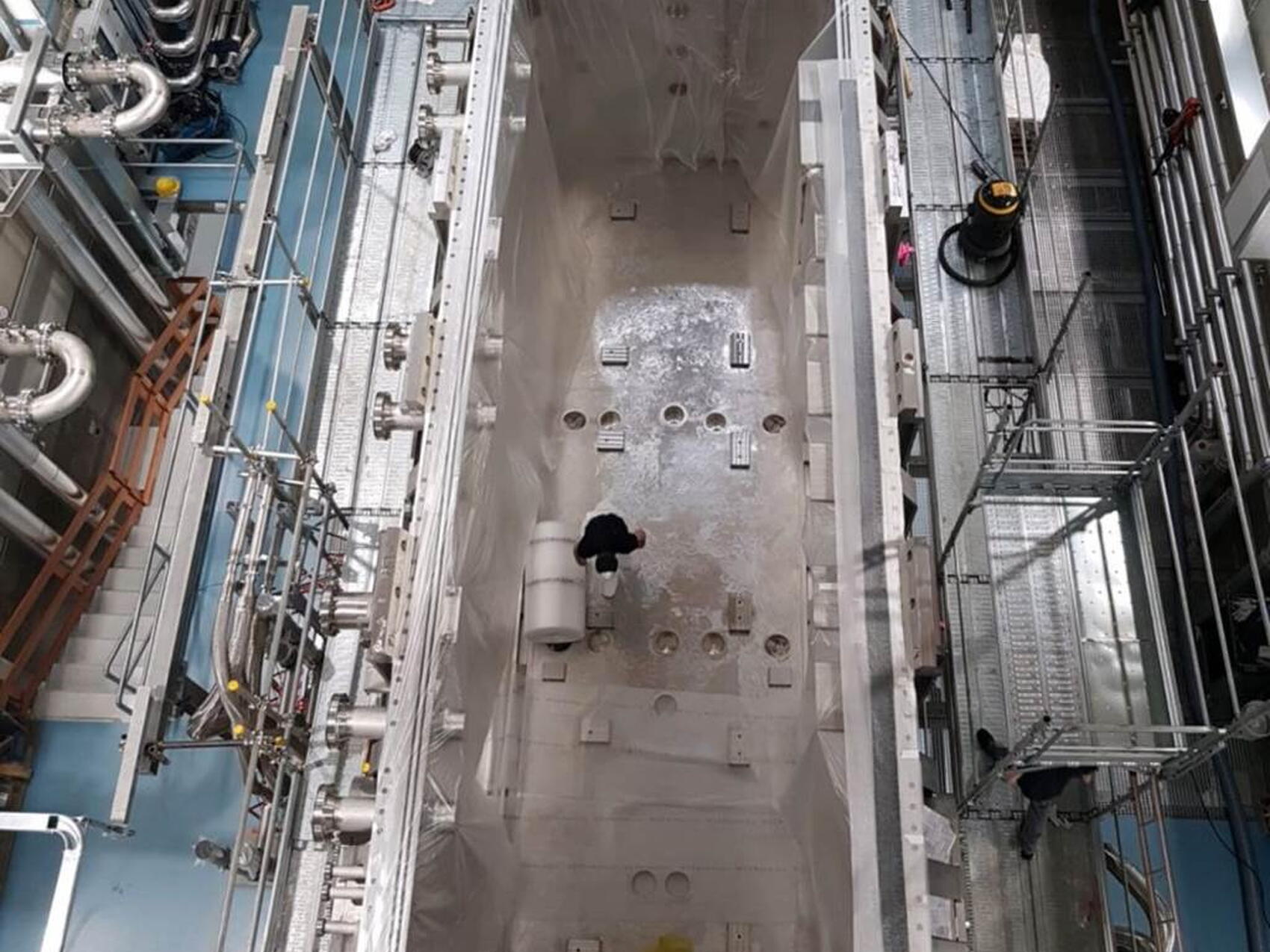 Large vacuum chamber