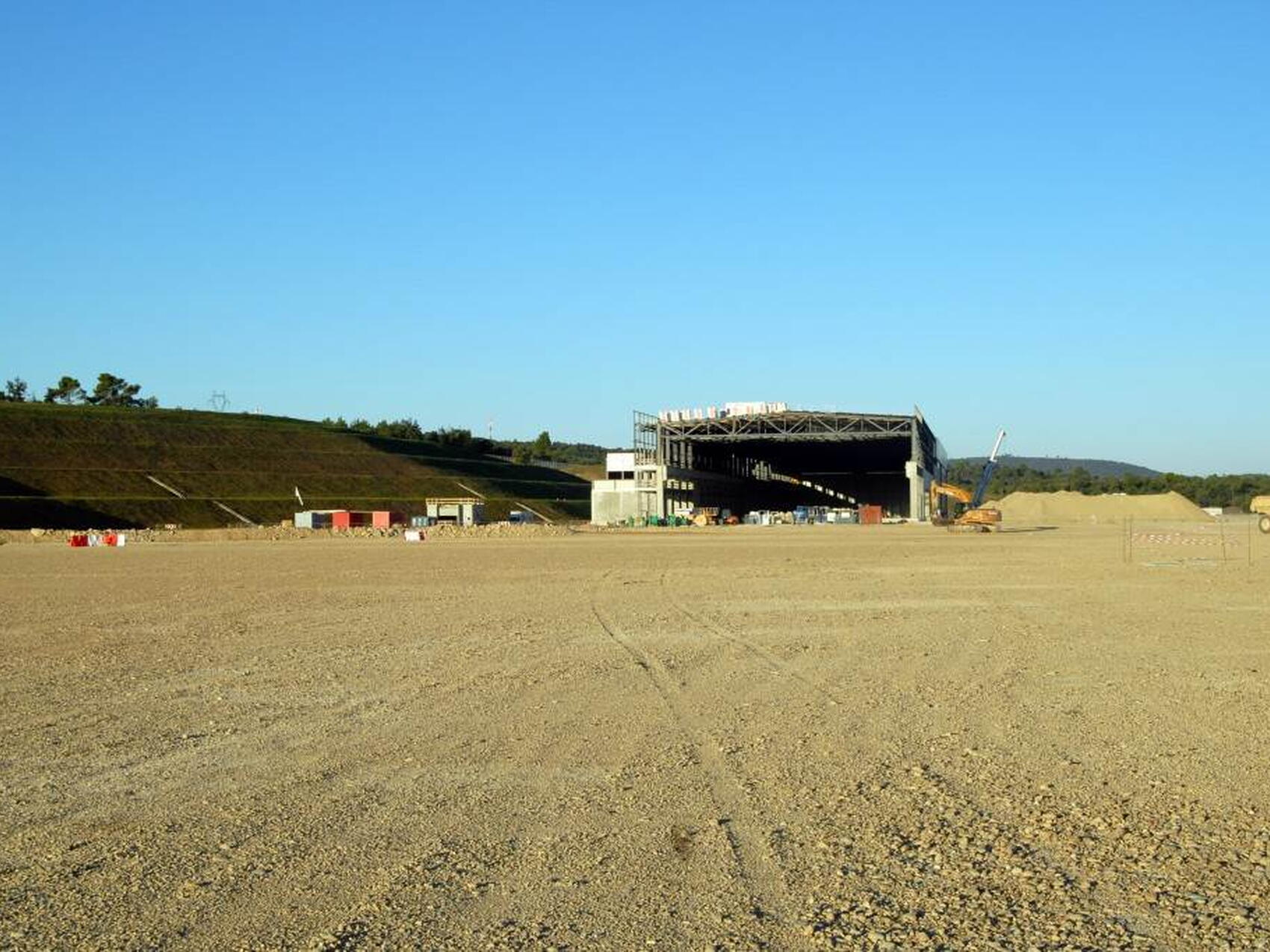 En attendant l'arrivée du second pont roulant