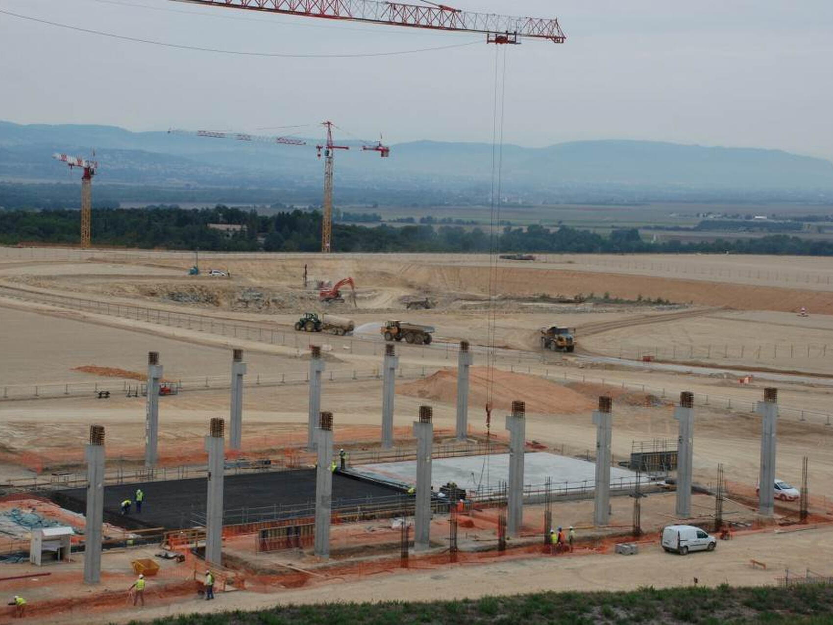 Un premier bâtiment sur la plateforme