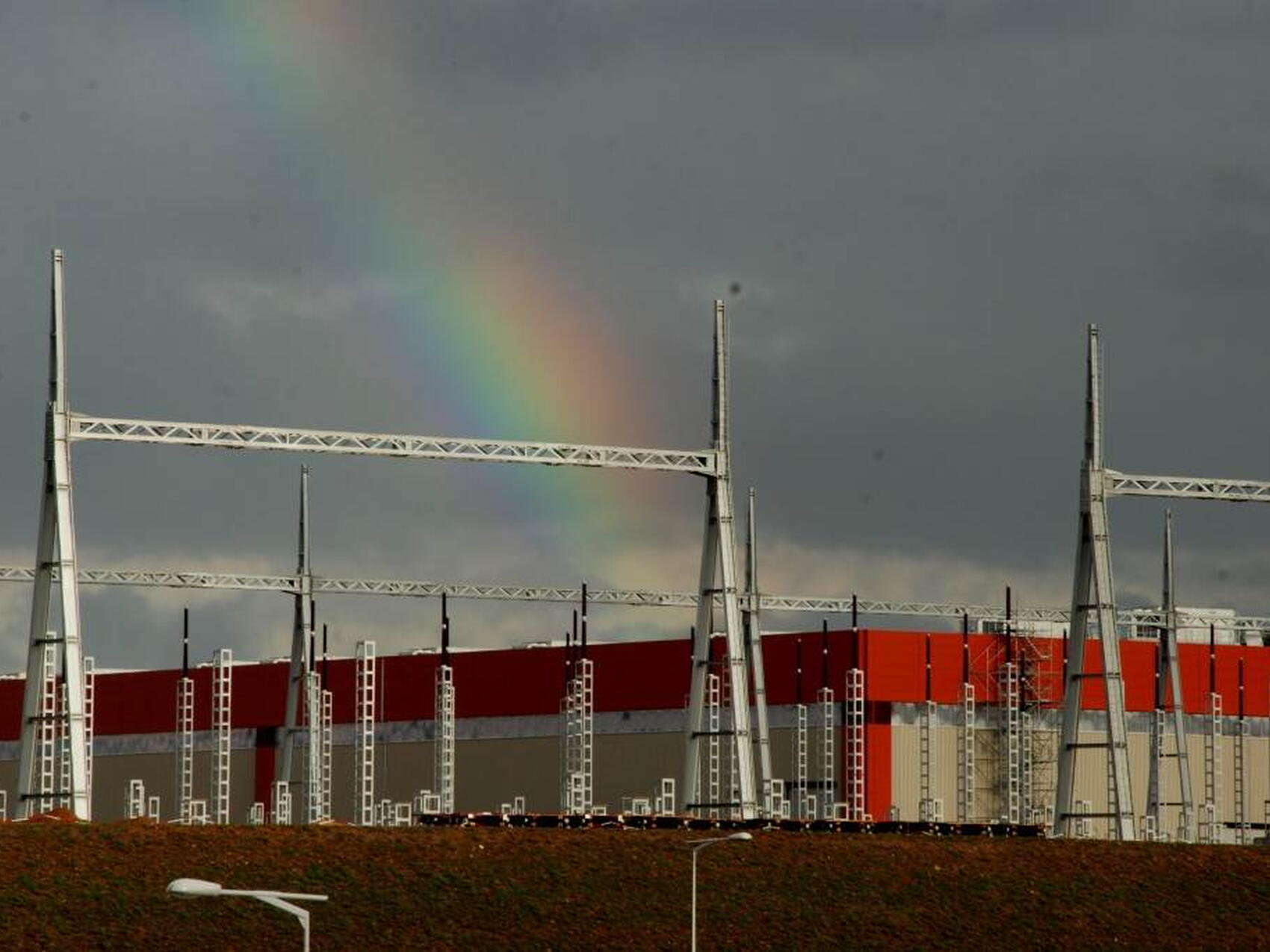 Un arc-en-ciel sur la plateforme