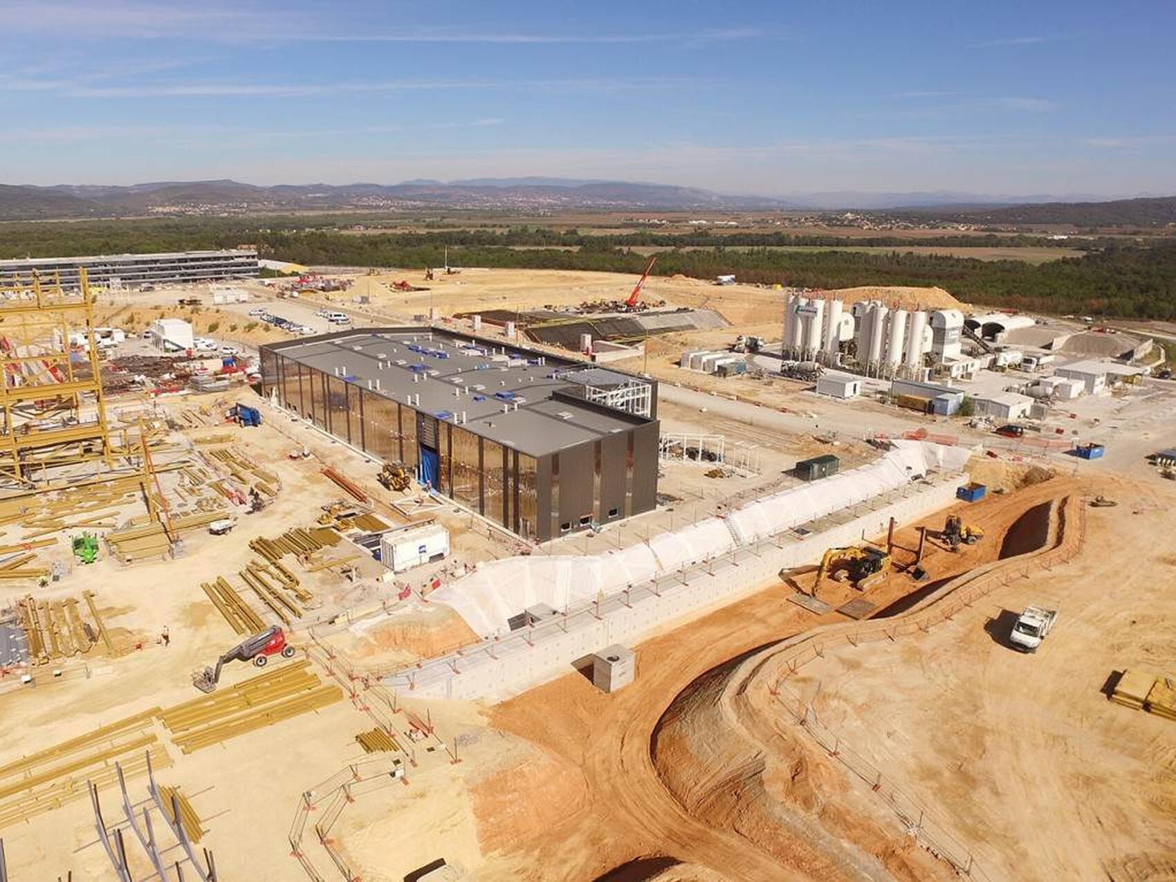 Serving the whole installation