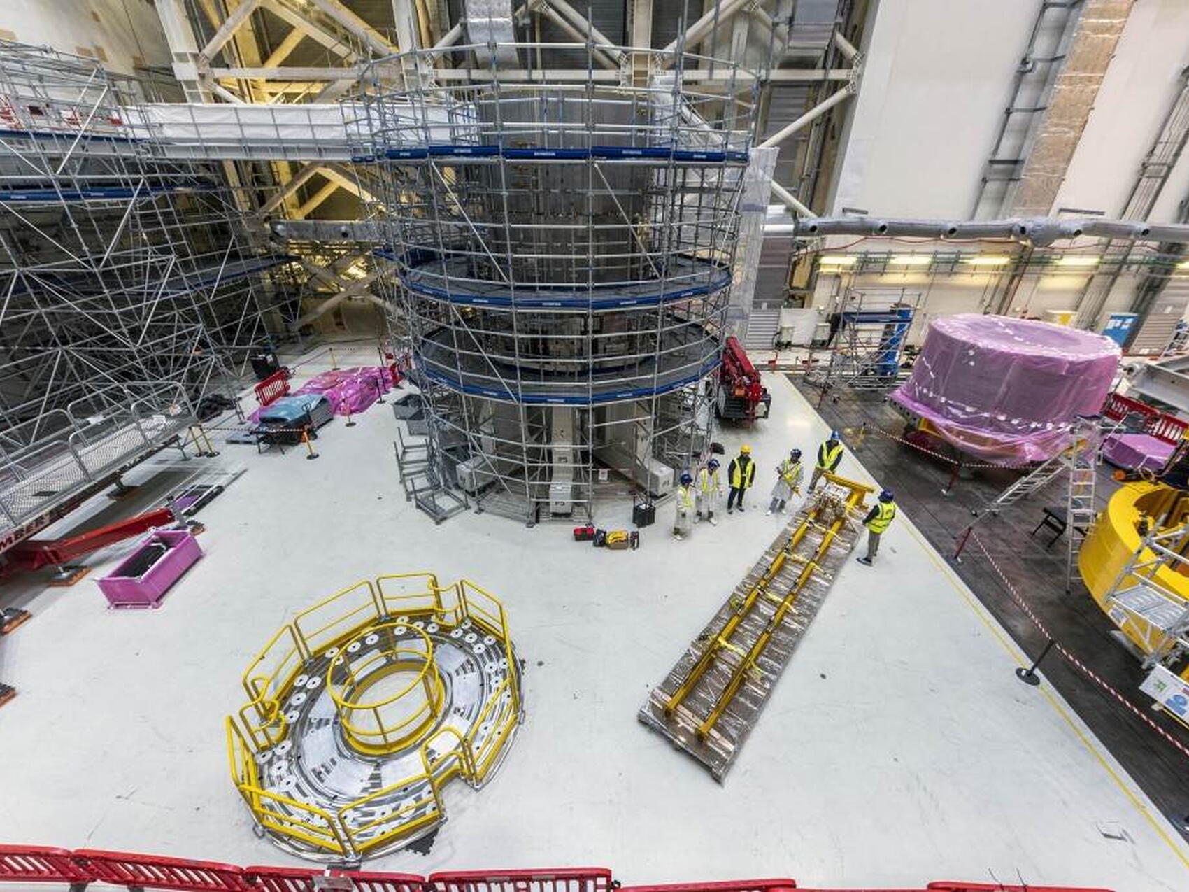La « tour » du solénoïde centrale prend forme