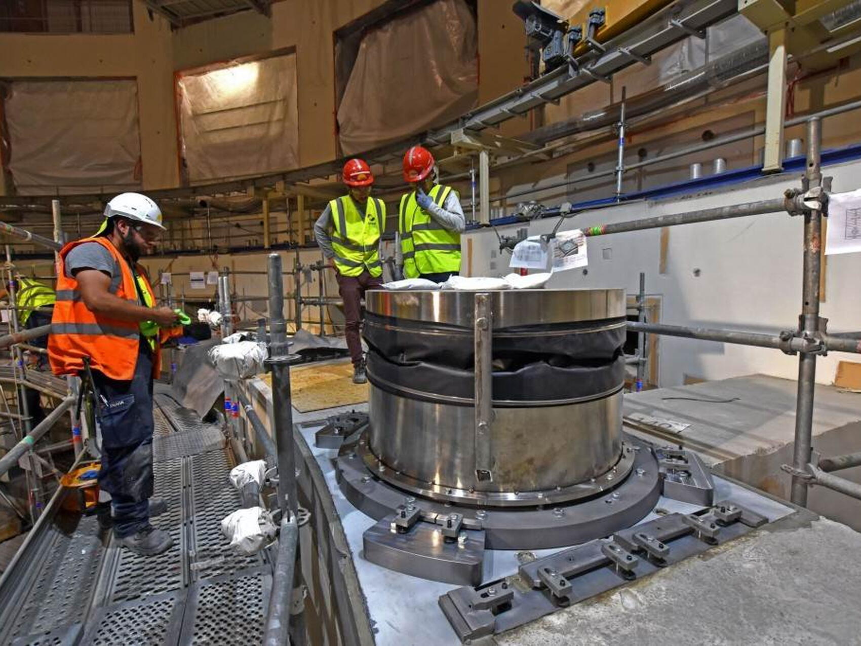 First cryostat bearing