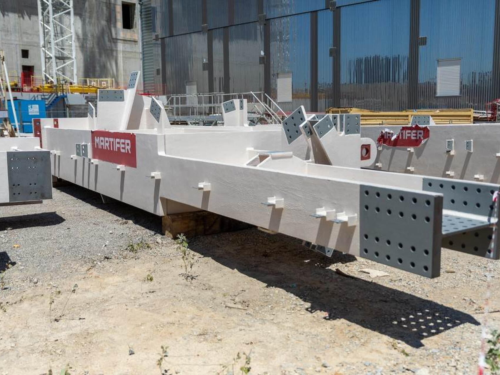 Elements of the crane hall