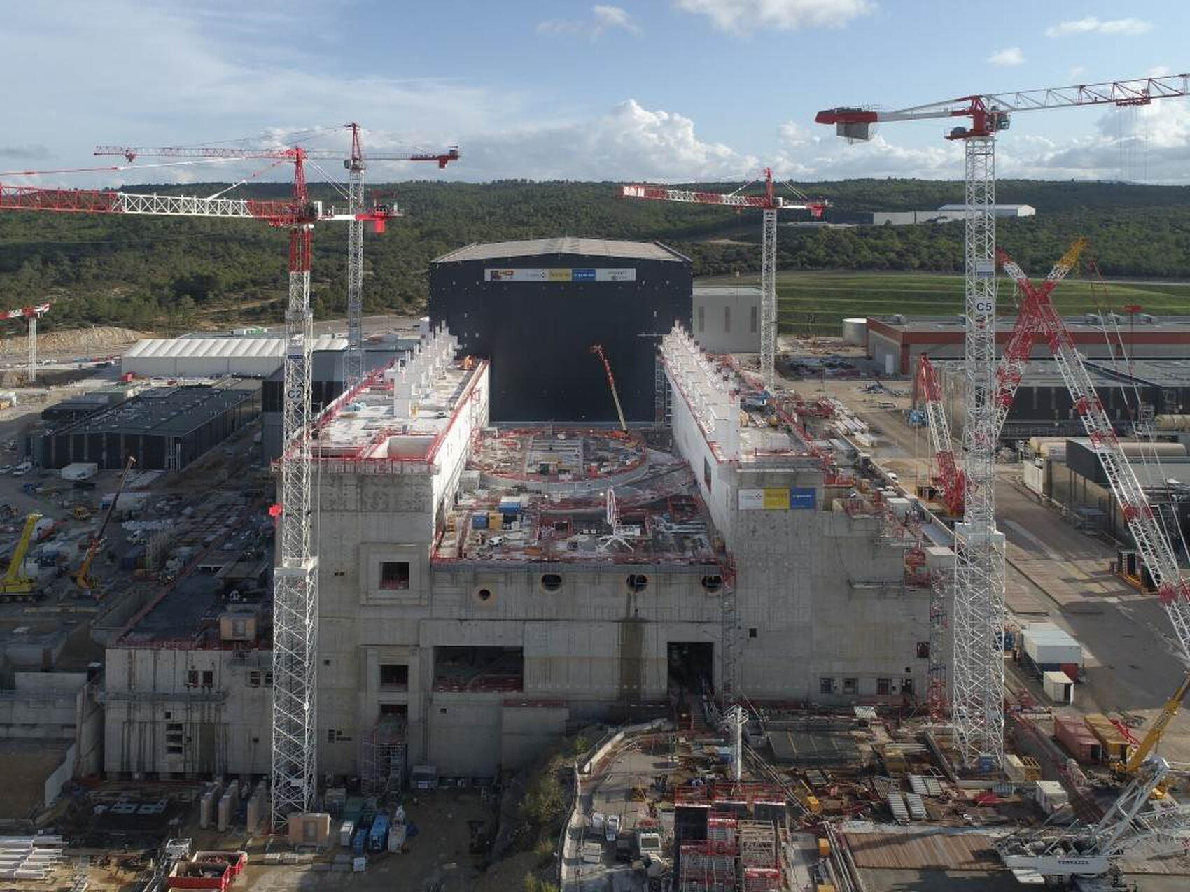 Imagining the wall removed