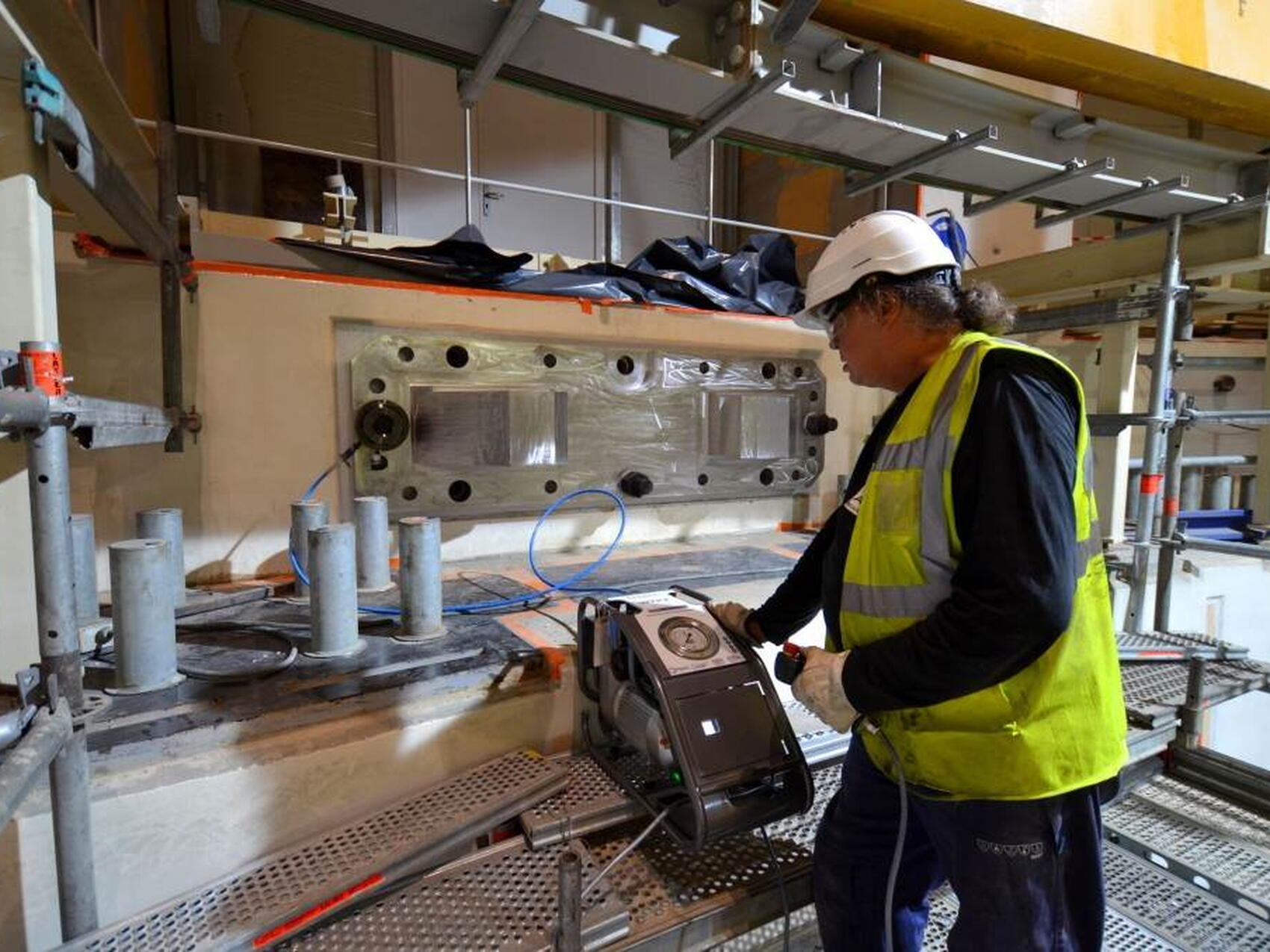 Transfer of force through the lugs