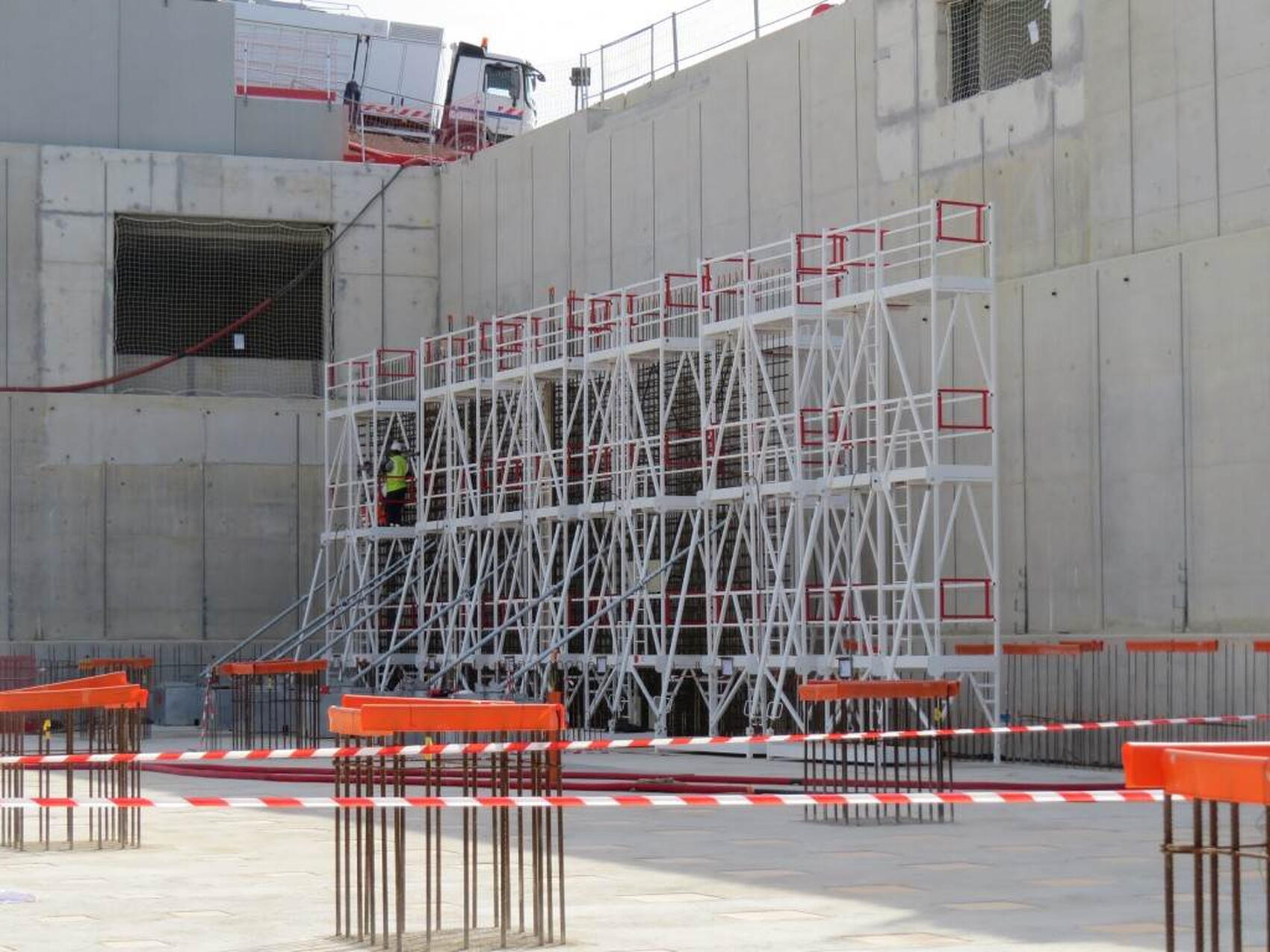 Propping and formwork in October