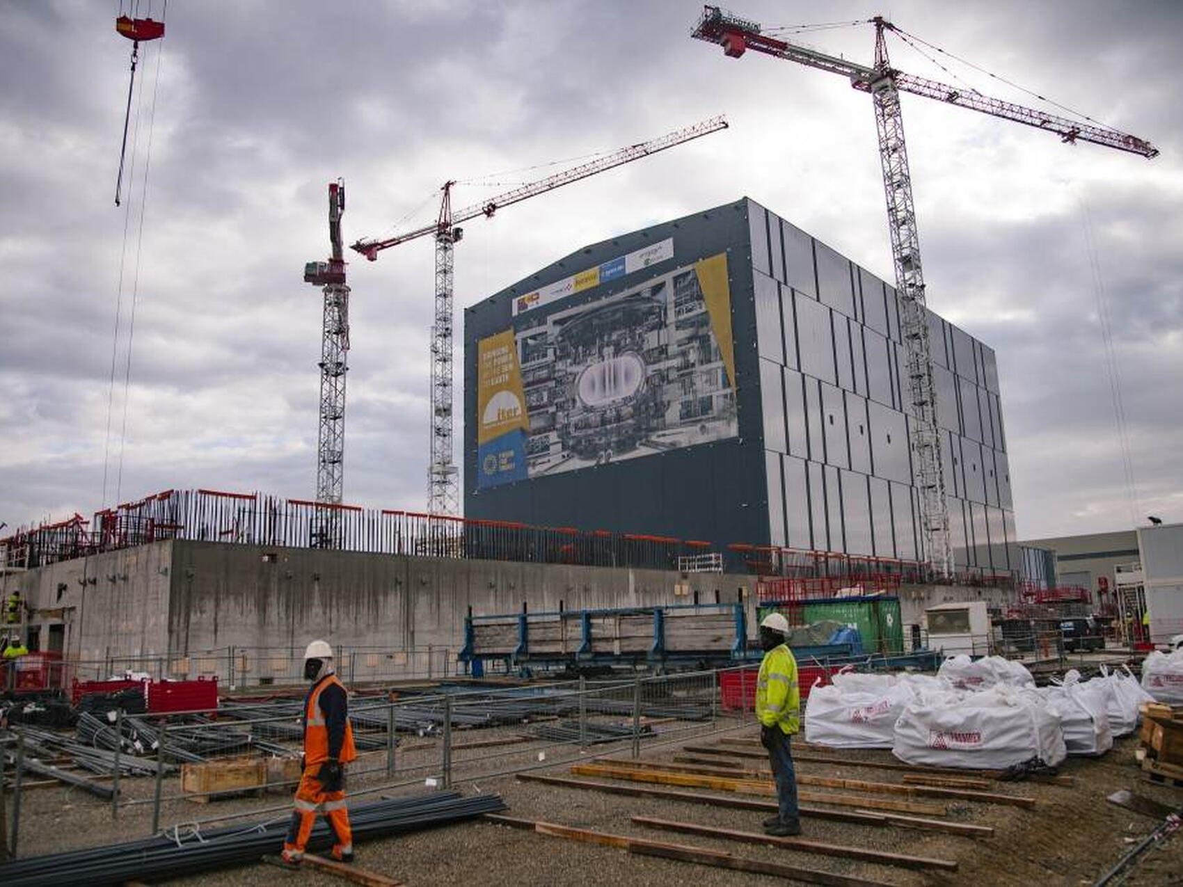 Diagnostic Building rises