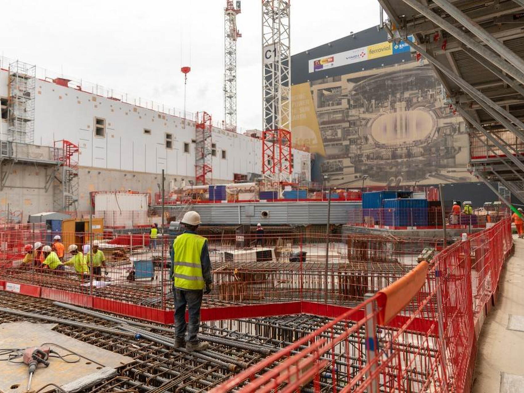 Tokamak Building: final concrete this year