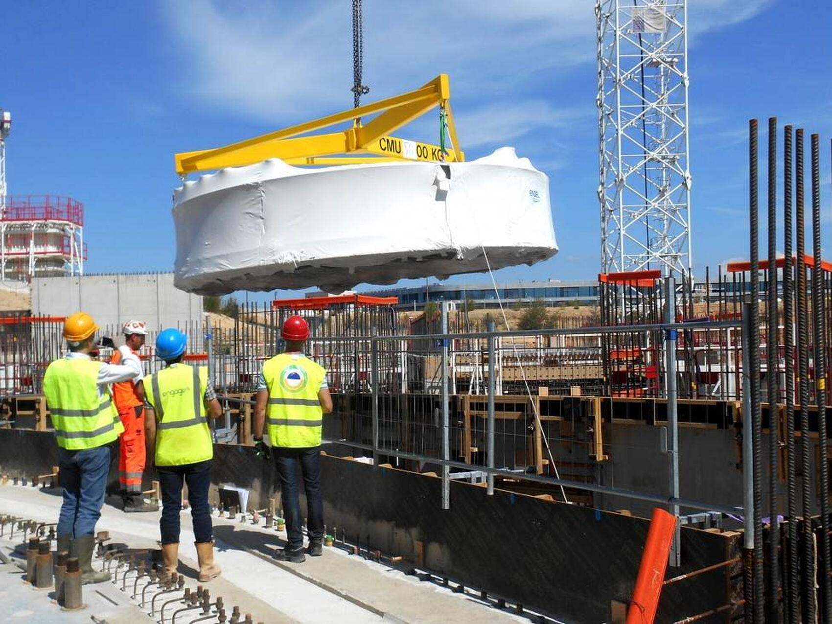 First mechanical equipement for Tokamak Building