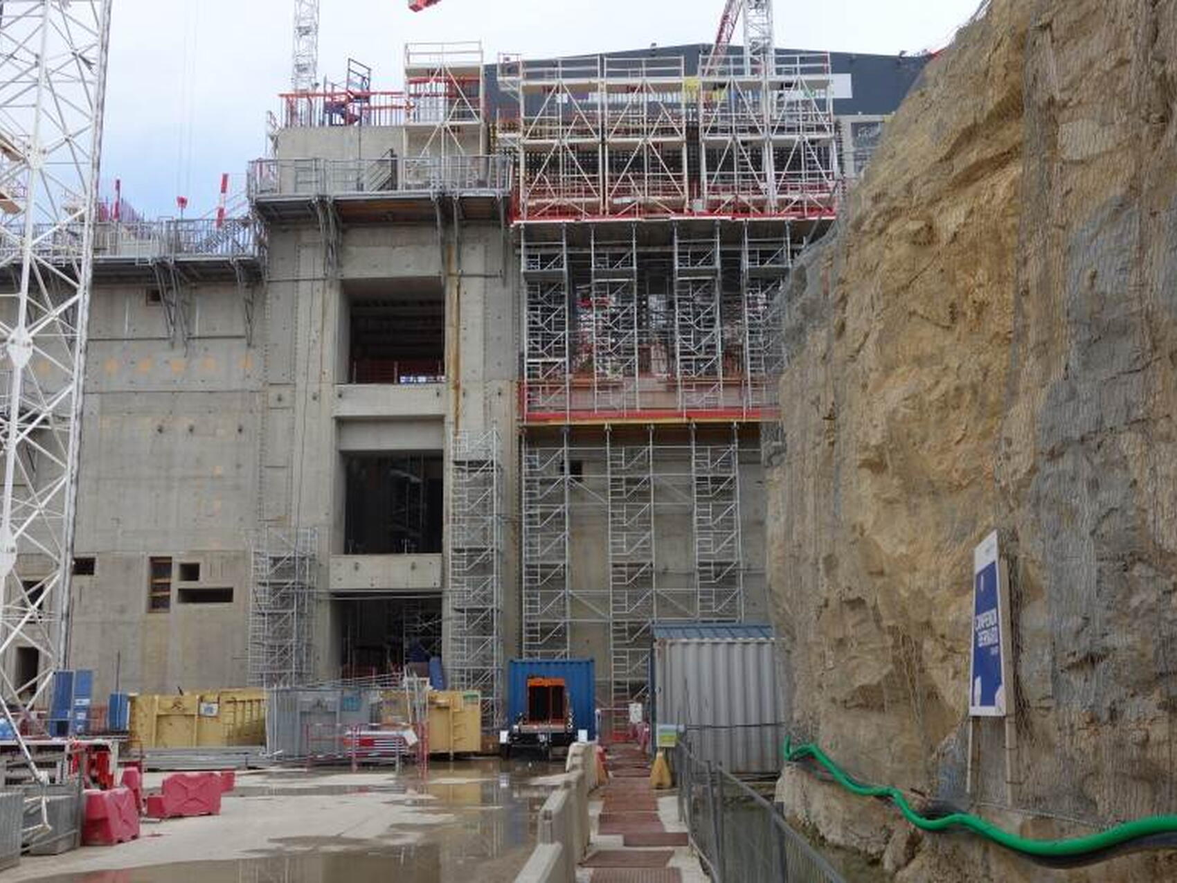 An elevator for bus-sized components