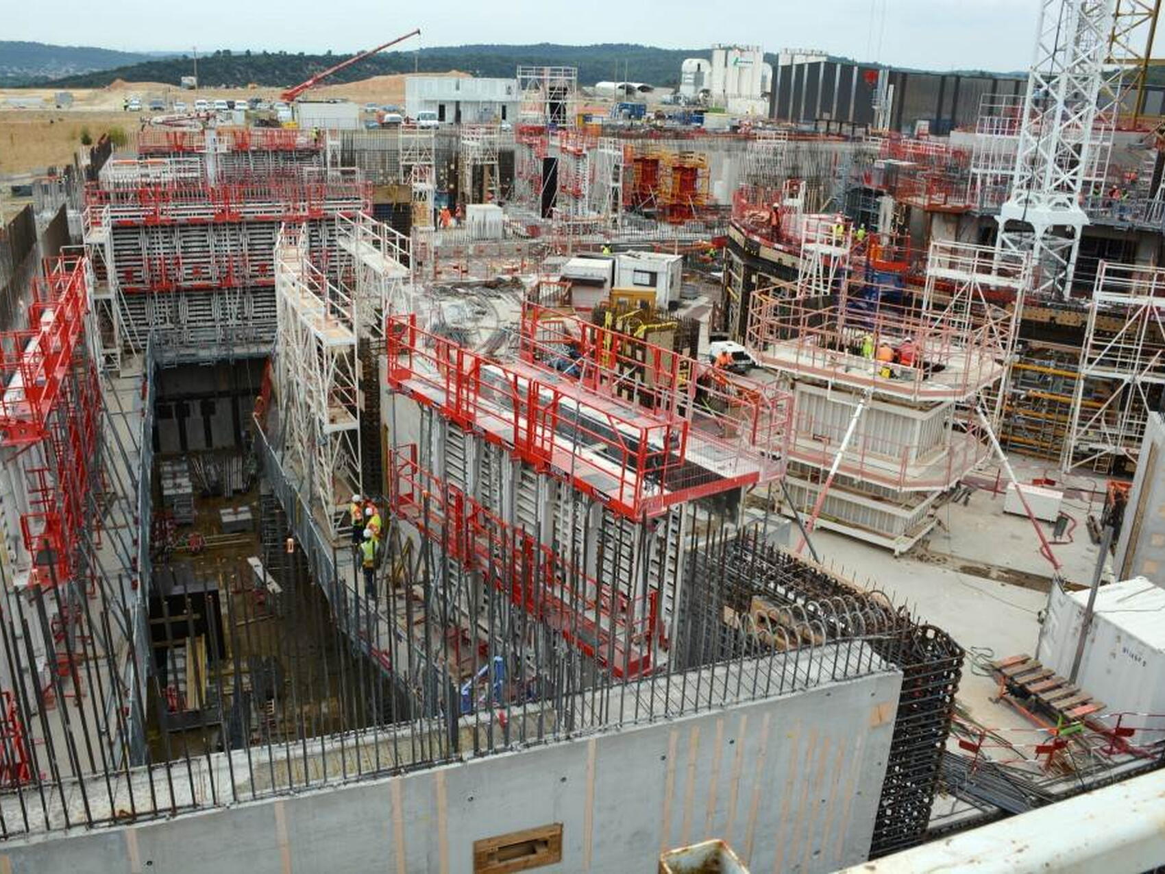 A door for drain tanks