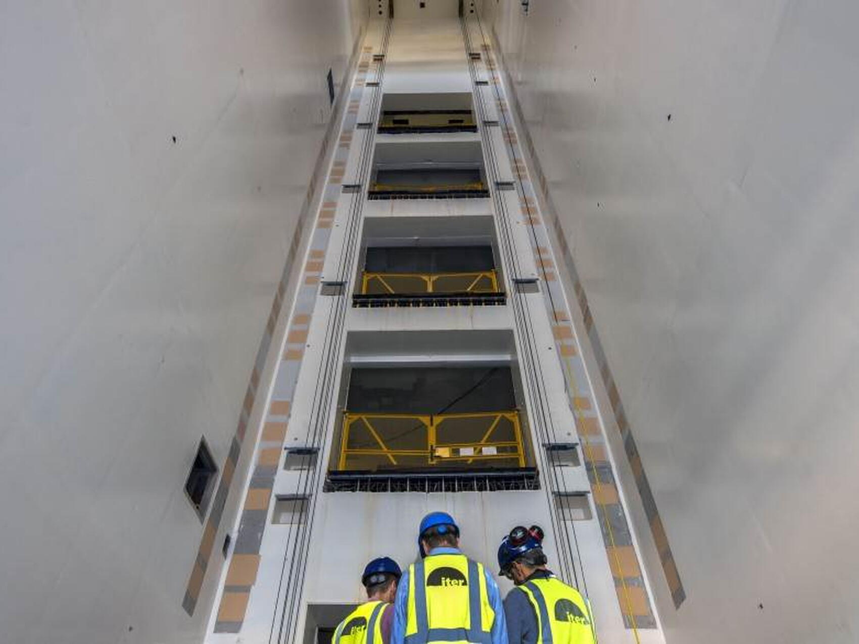 Elevator shaft (large)