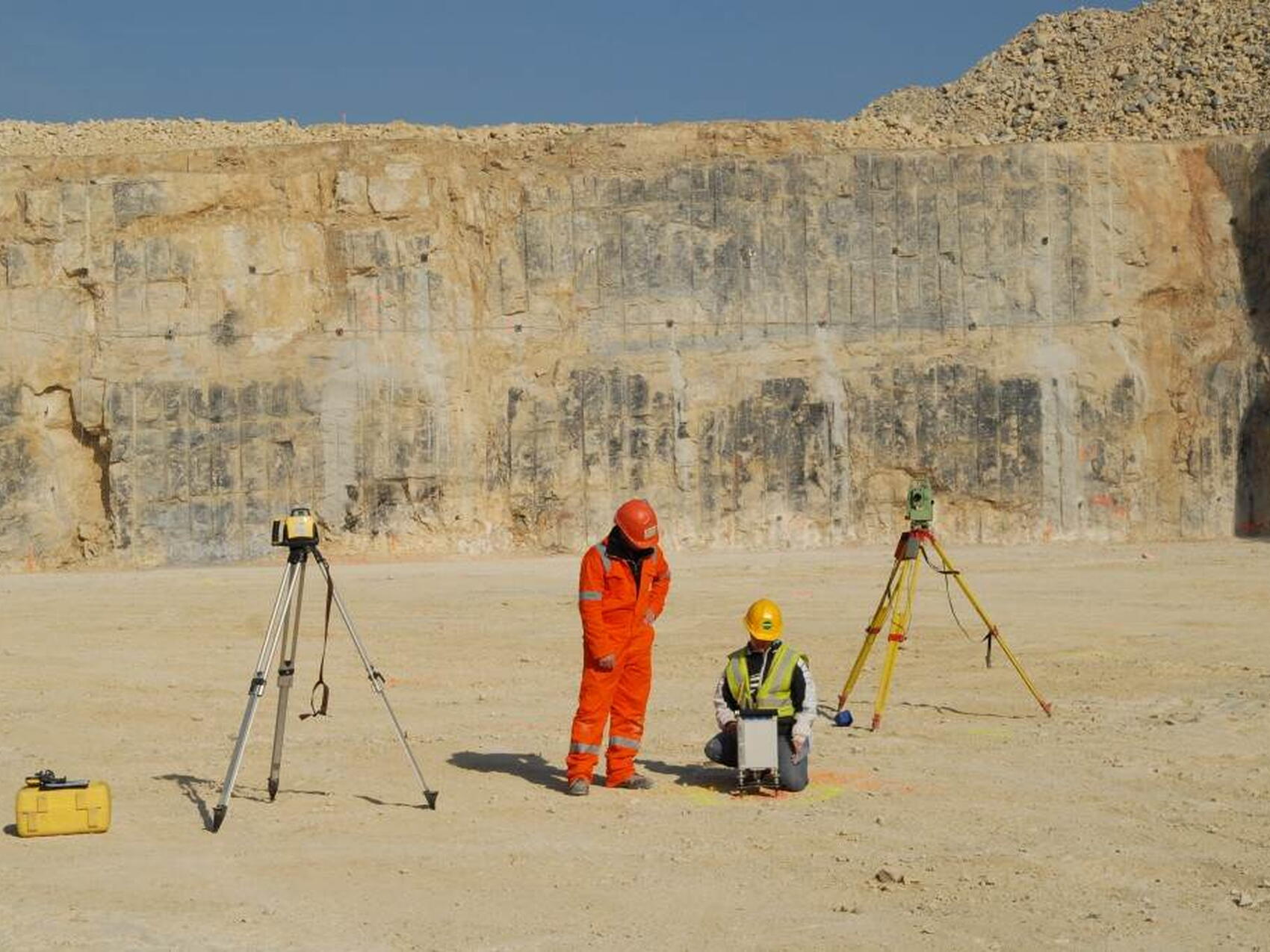 Checking the geometry of the excavation