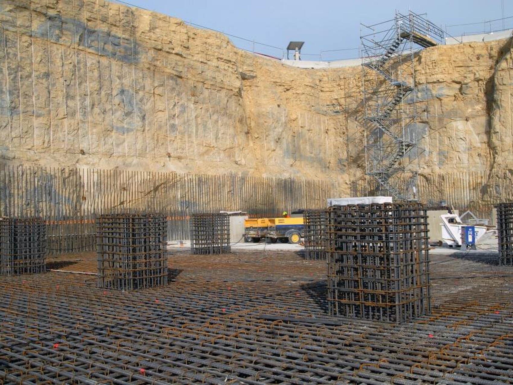 Un espace entre les deux radiers