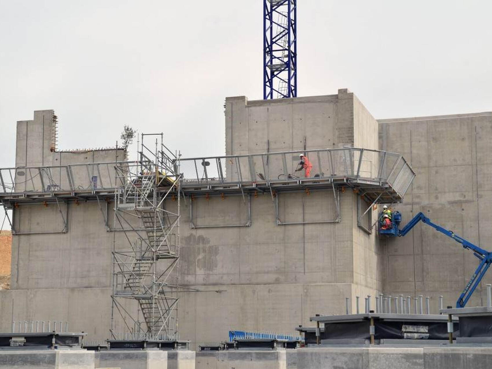 Les murs sont dressés!