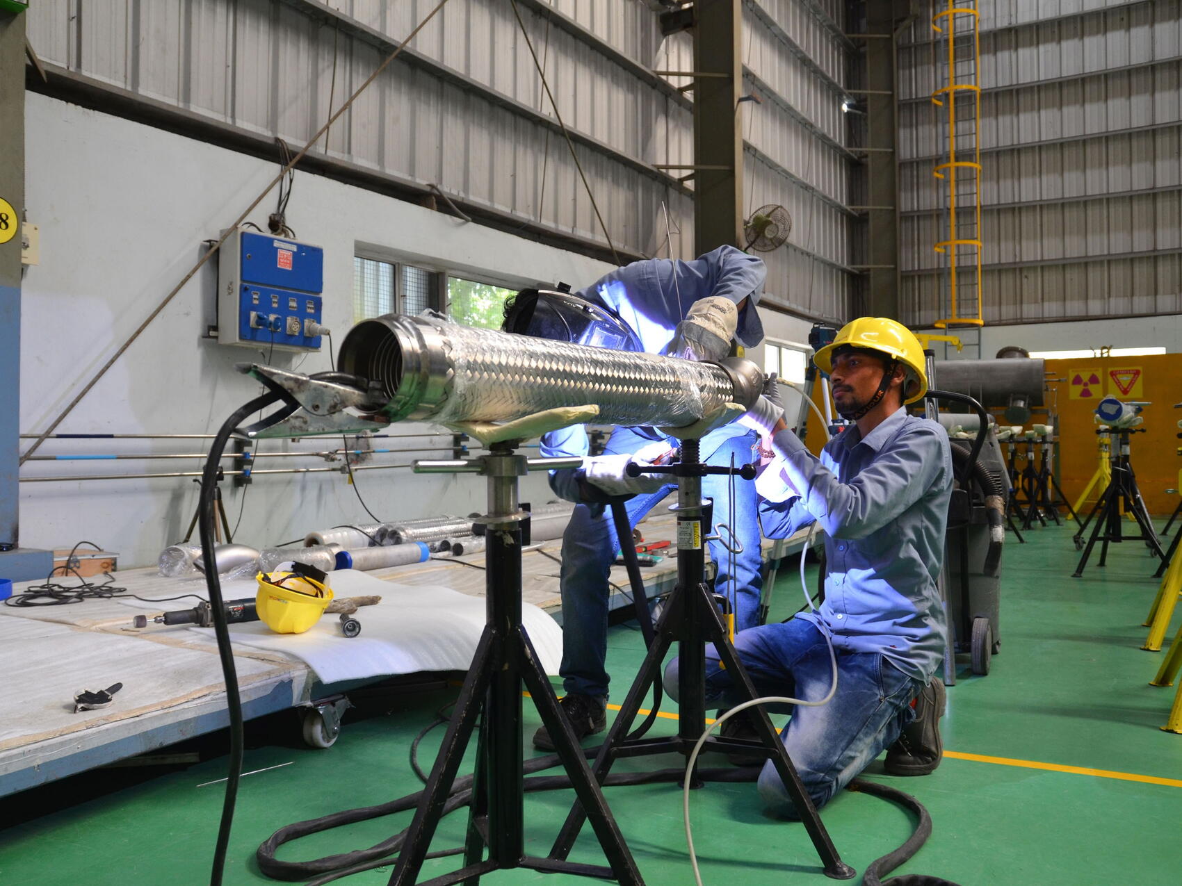 Manual welding exclusively