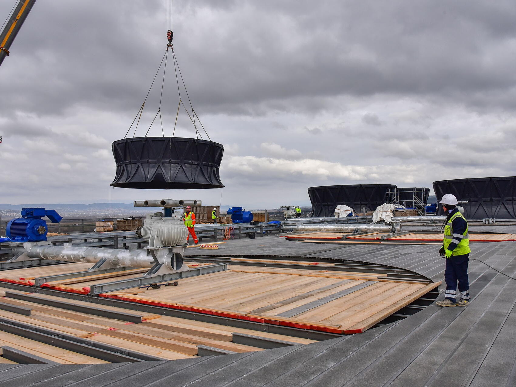 A cylinder, a rotor and a big motor