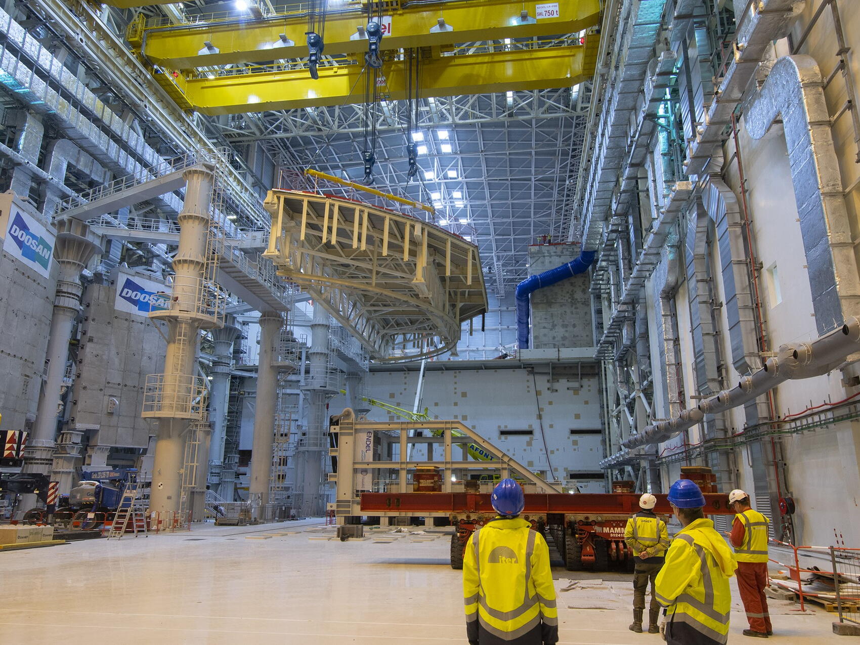 Both cranes mobilized